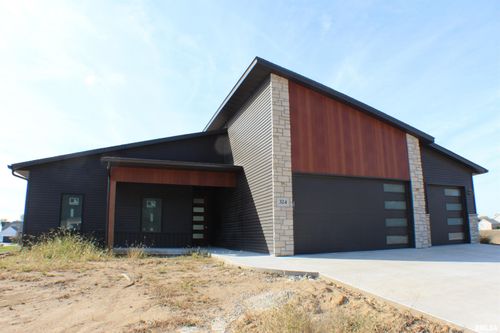 324 Linda Ln, Riverdale, IA, 52722-3273 | Card Image