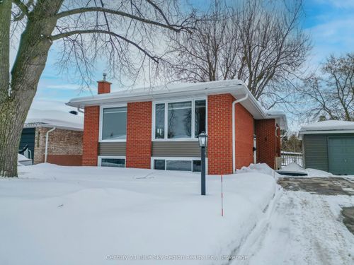 5 Knox Crt, North Bay, ON, P1A2P6 | Card Image