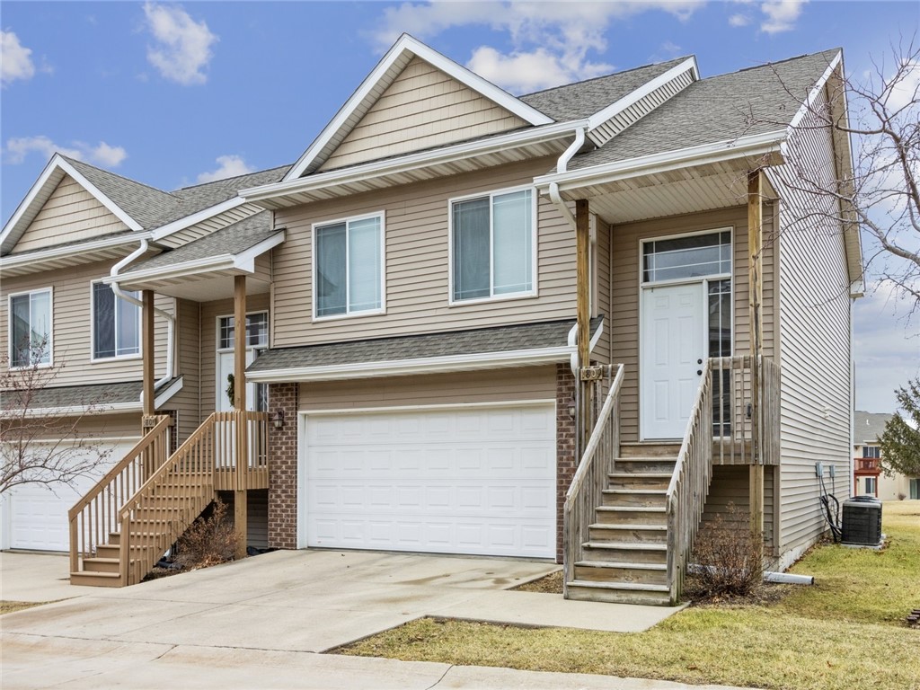 Goose Lake Cir, North Liberty, IA 52317