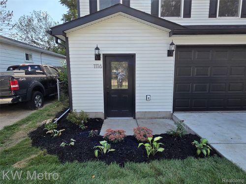 1116 Hayes Ave, Hazel Park, MI, 48030-2621 | Card Image
