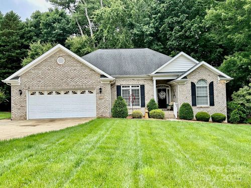 35 Wittenburg Springs Dr, Taylorsville, NC, 28681-6251 | Card Image