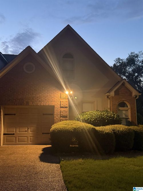 4652 Lake Valley Dr, HOOVER, AL, 35244-3278 | Card Image