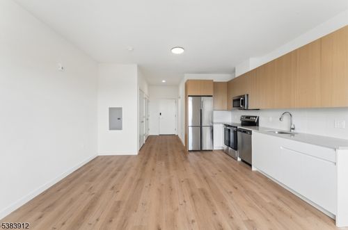 apt-624-431 Main St, East Orange, NJ, 07018-3650 | Card Image