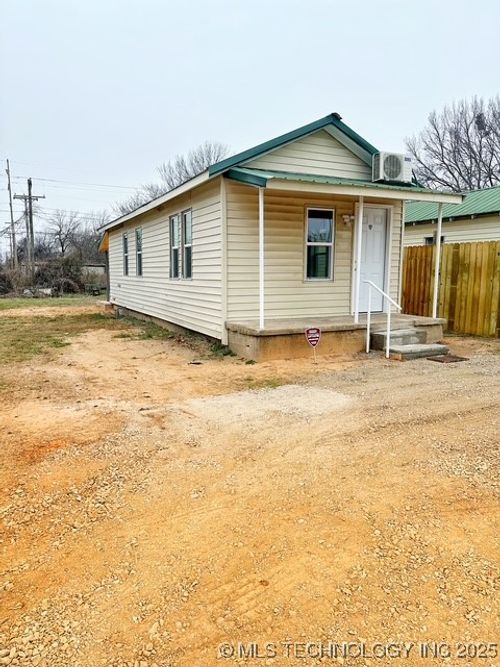 118 W Choctaw St, Holdenville, OK, 74848-3038 | Card Image