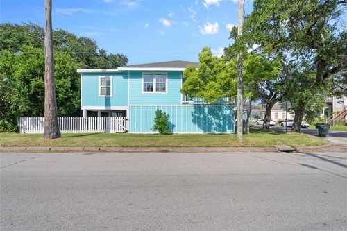 2828 Avenue O 1/2, Galveston, TX, 77550-6854 | Card Image