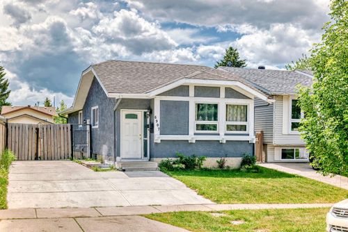 6907 4 Ave Ne, Calgary, AB, T2A6M1 | Card Image