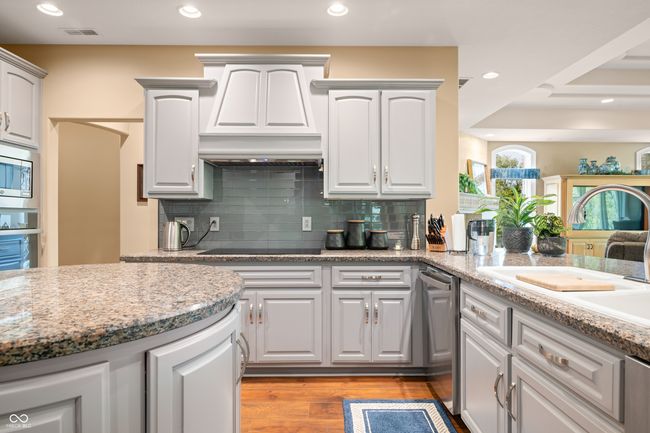 kitchen with decorative backsplash, a sink, visible vents, stainless steel appliances, and light wood finished floors | Image 28