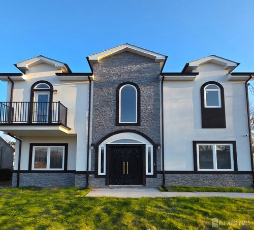 68 Chestnut St, Edison, NJ, 08817-3221 | Card Image