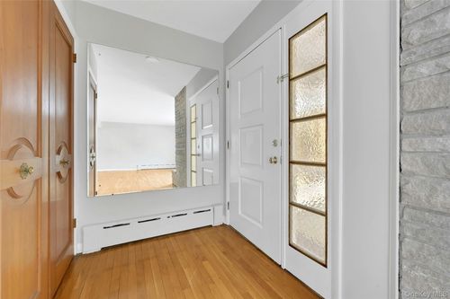 812 Halstead Ave, Mamaroneck, NY, 10543-2816 | Card Image