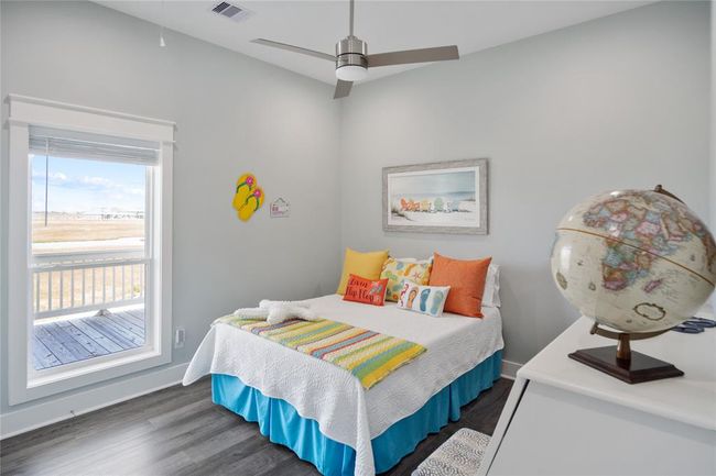 1301 Lagoon Dr, House other with 3 bedrooms, 2 bathrooms and 1 parking in Crystal Beach TX | Image 23