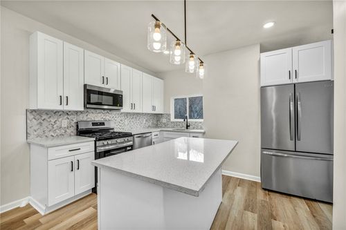 5115 Poe Way, Pittsburgh, PA, 15201-2458 | Card Image