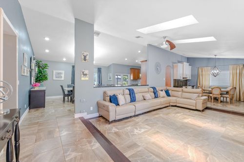 15541 S Roundtable Rd, Davie, FL, 33331-3352 | Card Image