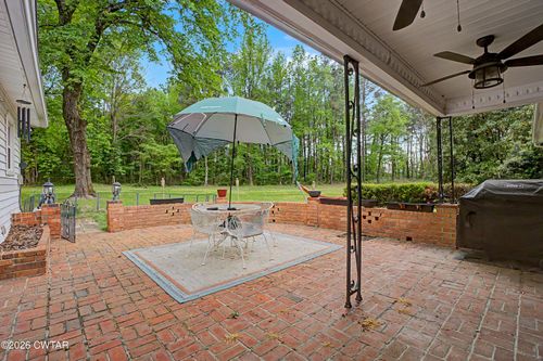 40 Manor Rd, Jackson, TN, 38305-3819 | Card Image