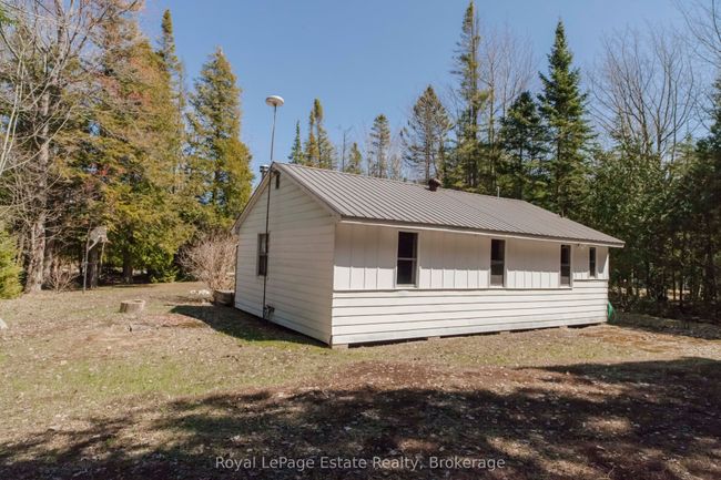 704 York Ave, House other with 3 bedrooms, 1 bathrooms and 6 parking in Sauble Beach ON | Image 36