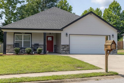 618 Bassett Ln, Clarksville, TN, 37043-2072 | Card Image