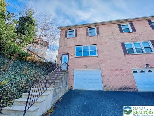 235 Vista Dr, Easton, PA, 18042-7211 | Card Image