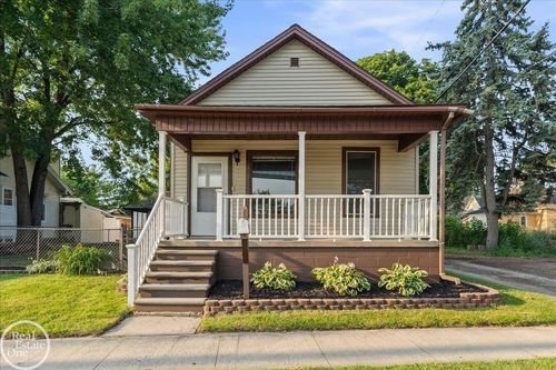 910 State St, Port Huron, MI, 48060-3061 | Card Image