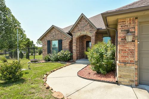 2133 E Sooner Rd, Tuttle, OK, 73089-3105 | Card Image
