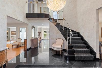 2-Story Foyer | Image 2