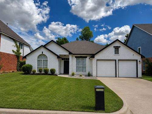 2202 S Branch Dr, Arlington, TX, 76001-5637 | Card Image