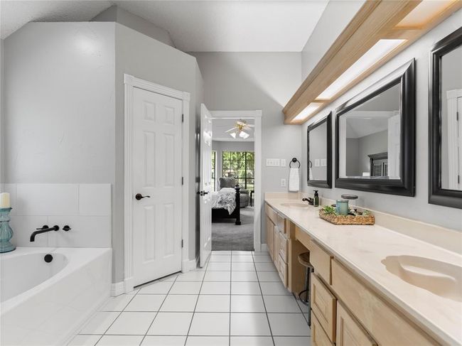2221 Lake Forrest Dr, House other with 4 bedrooms, 3 bathrooms and 3 parking in West Columbia TX | Image 20