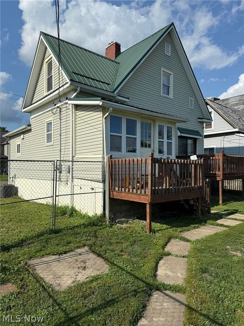 426 W 4th St, Uhrichsville, OH, 44683-2046 | Card Image