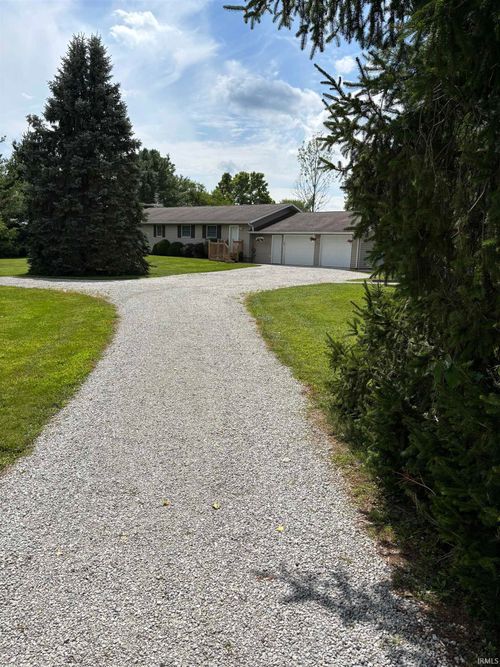 1454 S Gadbury Rd, Hartford City, IN, 47348-8744 | Card Image