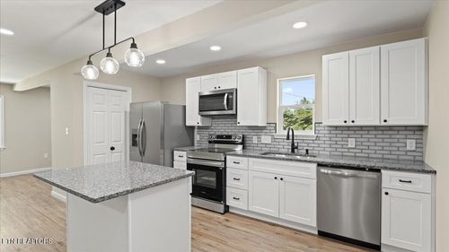 601 N Kingston Ave, Rockwood, TN, 37854-2828 | Card Image