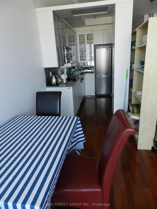 1806-111 Elizabeth St, Toronto, ON, M5G1P7 | Card Image
