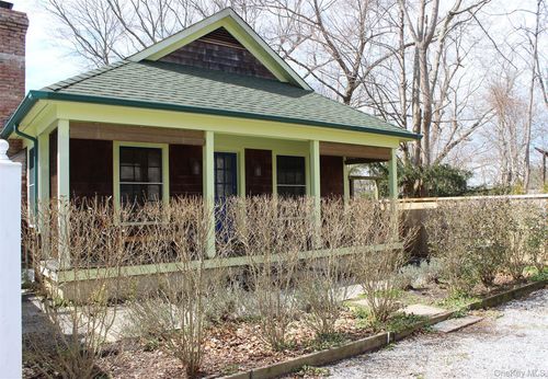 21 Sea Rd, Southampton, NY, 11968-2001 | Card Image