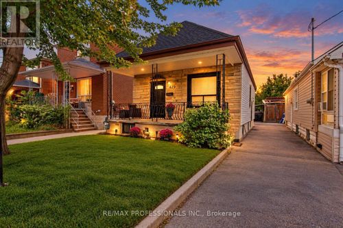 429 Gilbert Avenue, Toronto (Caledonia-Fairbank), ON, M6E4X2 | Card Image