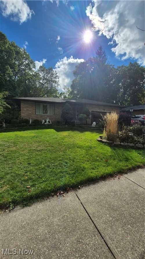2900 Parmalee Dr, Seven Hills, OH, 44131-4123 | Card Image