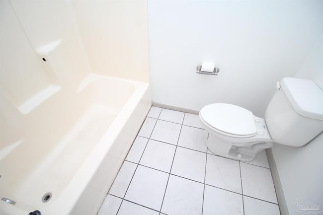 APT-12 - 4964 W Spencer Field Rd, House other with 2 bedrooms, 1 bathrooms and null parking in Pace FL | Image 12