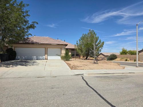 13290 Via Robles Cir, Victorville, CA, 92392-8664 | Card Image