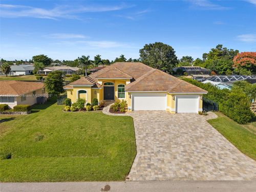 211 Se 37th Ln, Cape Coral, FL, 33904-4851 | Card Image