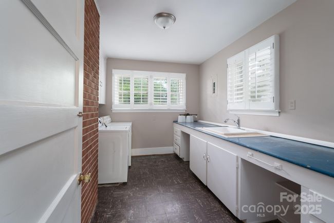Huge Laundry Room with sink | Image 12