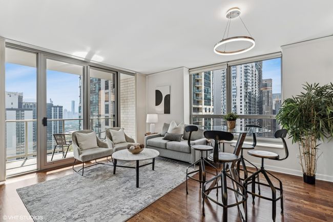 Living room/dining room great view! | Image 10