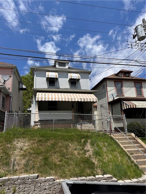 1418 Beckham St, Perry Hilltop, PA, 15212 | Card Image