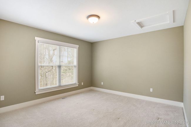 50-web-or-mls-3022-jamesway-ave | Image 37