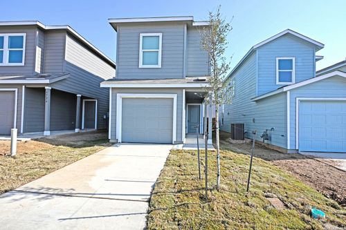6730 Marble Rdg, Elmendorf, TX, 78112-4467 | Card Image