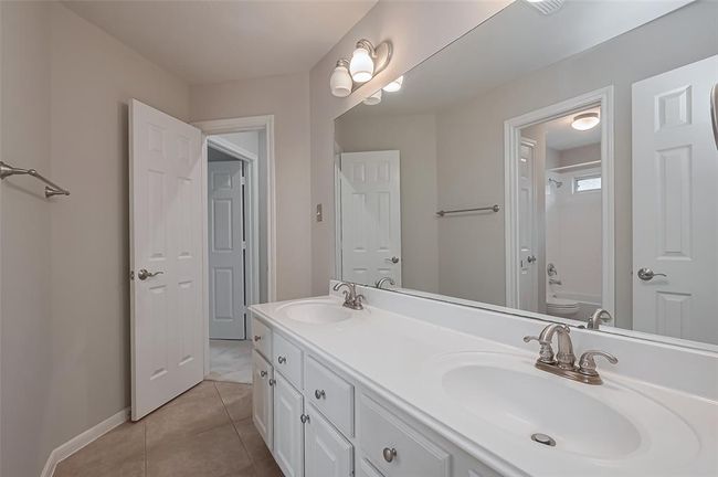 This doble sinks vanity bathroom is perfect to be share as it is spacious and have cabinets space for storage. | Image 28