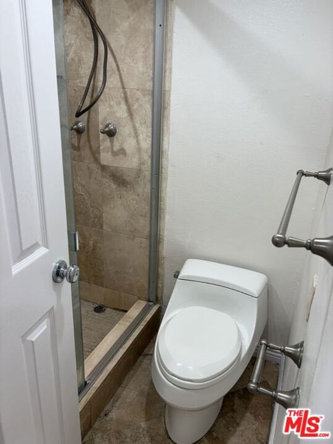 APT-202 - 8909 Burton Way, House other with 2 bedrooms, 2 bathrooms and 2 parking in Los Angeles CA | Image 12
