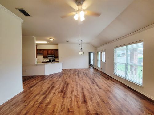 9149 Autumn Falls Dr, Fort Worth, TX, 76118-7766 | Card Image
