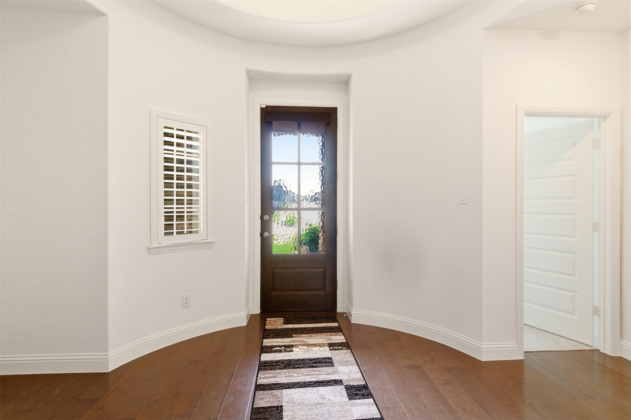 Residential Lease in Oak Point 3