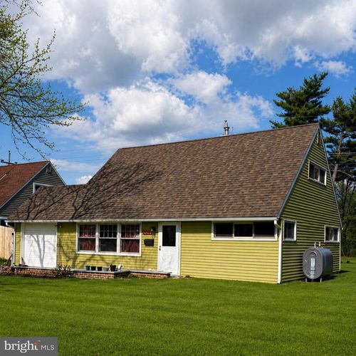 204 Kenwood Dr S, LEVITTOWN, PA, 19055-2428 | Card Image