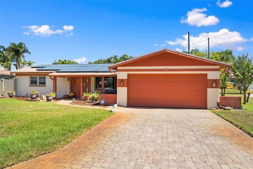 5915 46th Ave N, Kenneth City, FL, 33709-5112 | Card Image