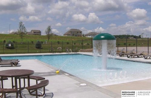 9016 N 171st St, Bennington, NE, 68007-1009 | Card Image