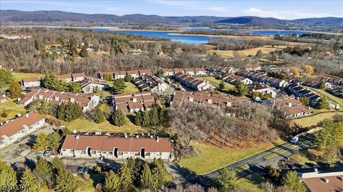 4 The Cres, Clinton, NJ, 08809-1137 | Card Image