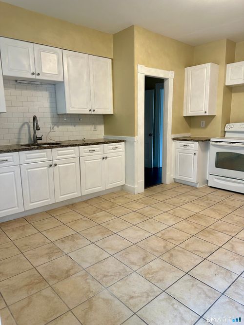 134 Queen St, Bristol, CT, 06010-5804 | Card Image