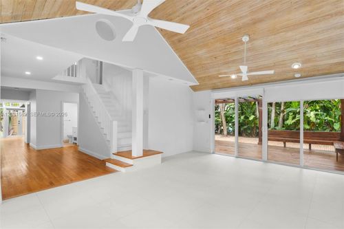 3945 Loquat Ave, Miami, FL, 33133 | Card Image